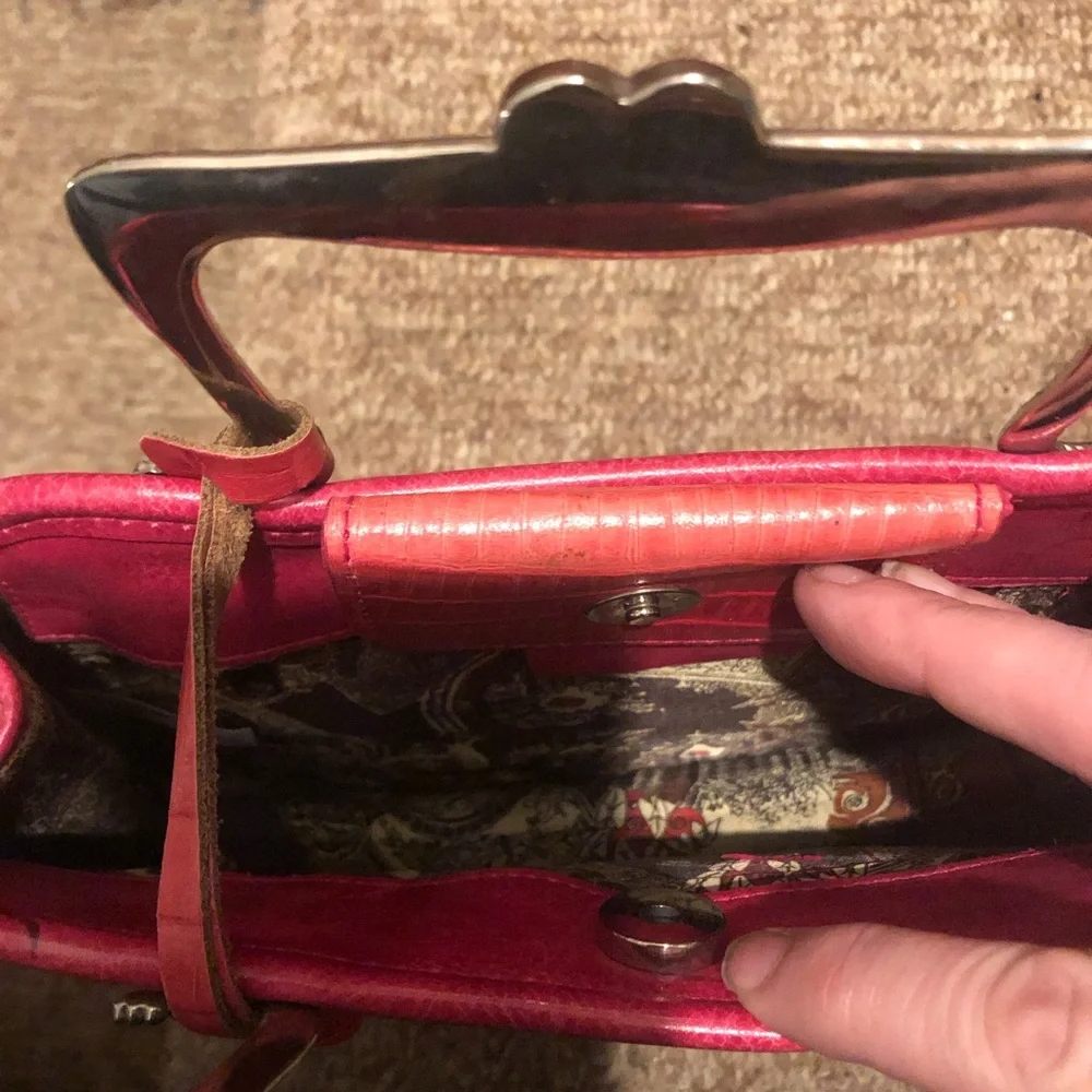 ❤️Vintage Pink Croc-Embossed Heart Charm Handbag- $50 or $45 w/offer